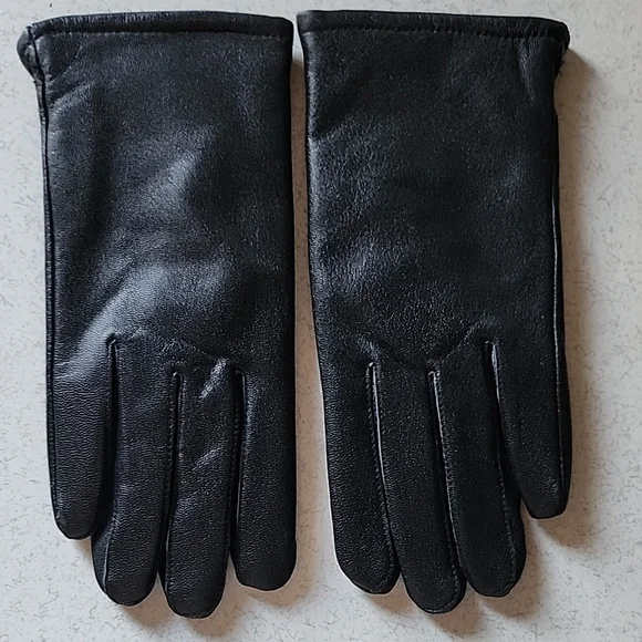 Women's Black Leather Gloves - Picture 3 of 5